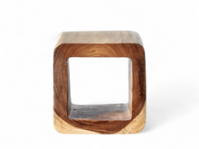 Charger l'image dans la galerie, Cube en bois de Suar massif