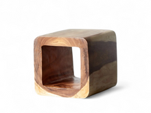 Charger l'image dans la galerie, Cube en bois de Suar massif