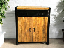 Charger l'image dans la galerie, Cabinet Vivana 2 portes en bois de manguier