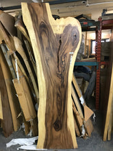 Charger l'image dans la galerie, Slab de Suar Live Edge (98")