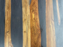 Charger l&#39;image dans la galerie, Table de nuit en bois de rose