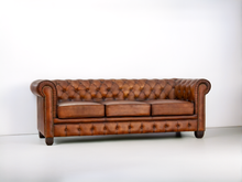 Load image into Gallery viewer, Fauteuil Chesterfield 3 places