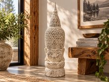 Charger l'image dans la galerie, Grande tête de Bouddha en bois blanchi posée au sol, coiffe conique et socle en lotus