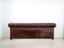 Load image into Gallery viewer, Fauteuil Chesterfield 3 places