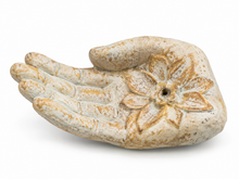 Load image into Gallery viewer, Porte-encens en forme de main ouverte, ciment beige aux nuances ocre, fleur sculptée