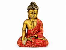 Charger l'image dans la galerie, Statue de Bouddha assis en résine, drapé rouge rehaussé de doré
