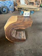 Charger l'image dans la galerie, Console (tronc) en bois de Suar