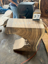 Charger l'image dans la galerie, Console (tronc) en bois de Suar