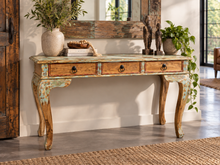 Load image into Gallery viewer, Console en bois patiné à trois tiroirs dans une entrée, sous un miroir en bois
