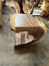 Charger l'image dans la galerie, Console (tronc) en bois de Suar