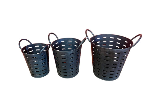 Metal pot with handle
