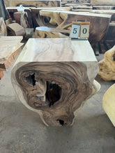 Charger l'image dans la galerie, Console (tronc) en bois de Suar