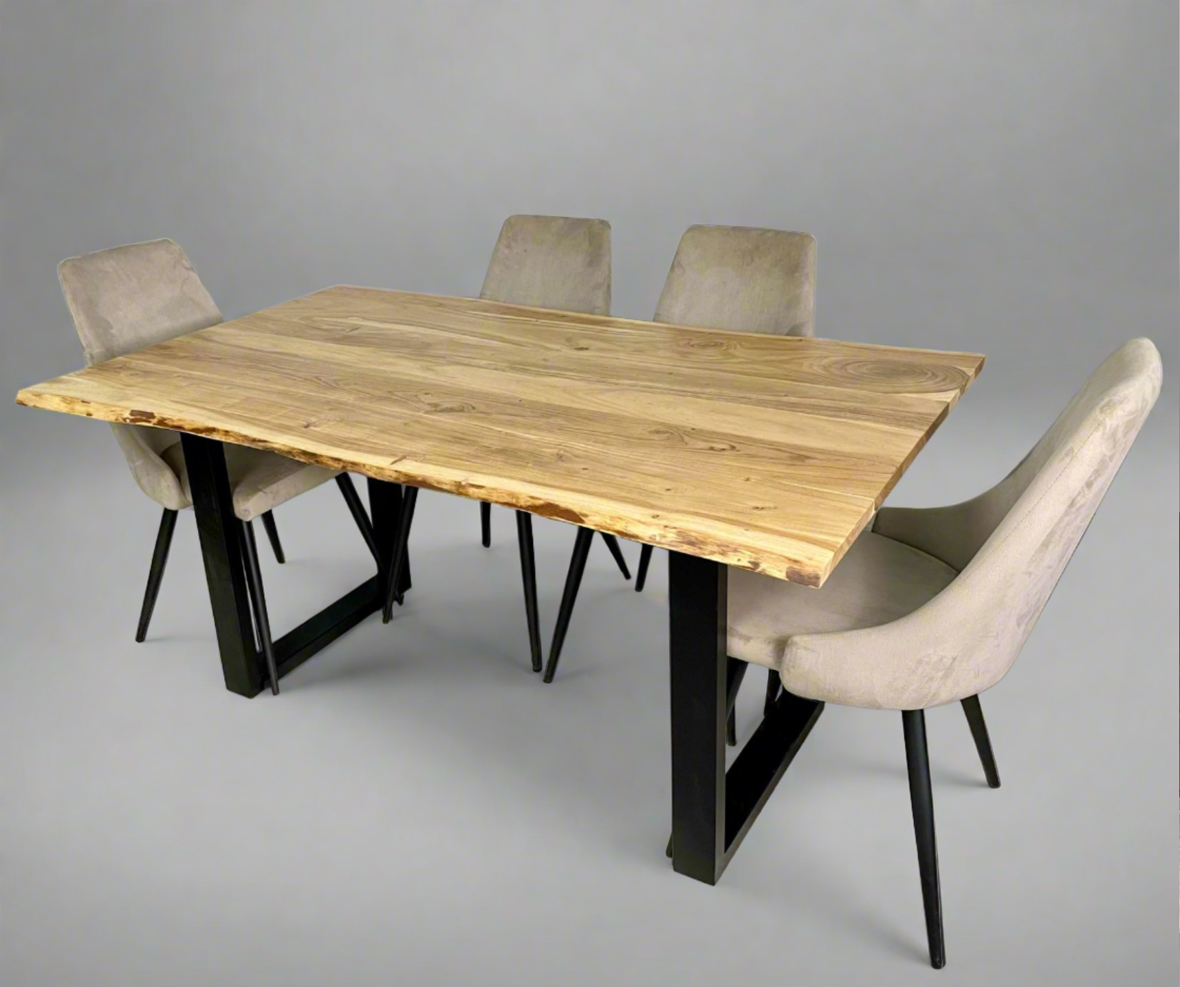 Norü dining table