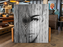 Charger l'image dans la galerie, Toile peinte à la main en noir et blanc, visage de femme fondu dans un veinage de bois