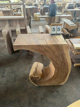 Charger l'image dans la galerie, Console (tronc) en bois de Suar
