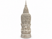 Charger l'image dans la galerie, Grande tête de Bouddha au fini blanchi, haute coiffe conique et socle en pétales de lotus
