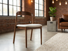 Charger l'image dans la galerie, Chaise beige en bois