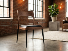 Charger l'image dans la galerie, Chaise noire en bois