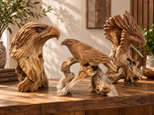 Charger l'image dans la galerie, Trois sculptures d'aigle en bois posées sur un buffet, buste de tête et oiseaux entiers