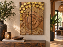 Load image into Gallery viewer, Panneau mural Bouddha en bois naturel accroché au mur, visage en bas-relief