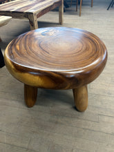 Charger l'image dans la galerie, Table à café en bois de suar