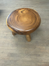 Charger l'image dans la galerie, Table à café en bois de suar