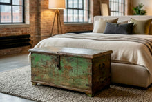 Charger l'image dans la galerie, Coffre antique