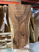 Charger l&#39;image dans la galerie, Slab (80&quot;) bois de Suar Live Edge