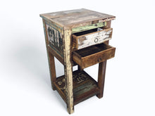 Charger l&#39;image dans la galerie, Table d&#39;appoint en bois recyclé