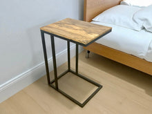 Charger l&#39;image dans la galerie, Table d’appoint en manguier