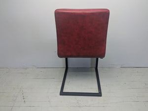 Chaise moderne cerise