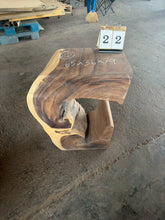 Charger l'image dans la galerie, Console (tronc) en bois de Suar