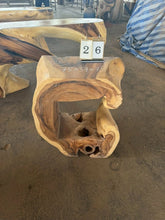 Charger l'image dans la galerie, Console (tronc) en bois de Suar