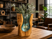 Load image into Gallery viewer, Vase en racine de teck naturelle et verre soufflé