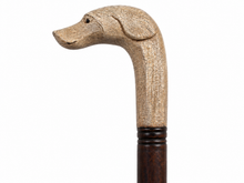Charger l'image dans la galerie, Pommeau de canne sculpté en tête de chien, bois clair sur fût foncé