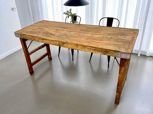 Folding table