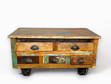 Charger l&#39;image dans la galerie, Table à café avec tiroirs en bois recyclé