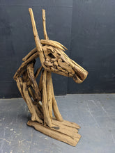 Charger l&#39;image dans la galerie, Tête de cheval en bois