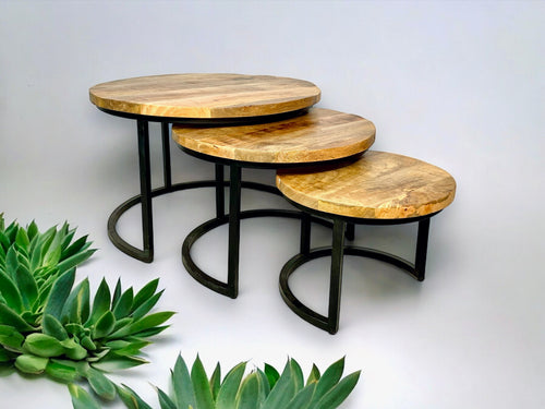 Round nesting coffee table in wood and metal